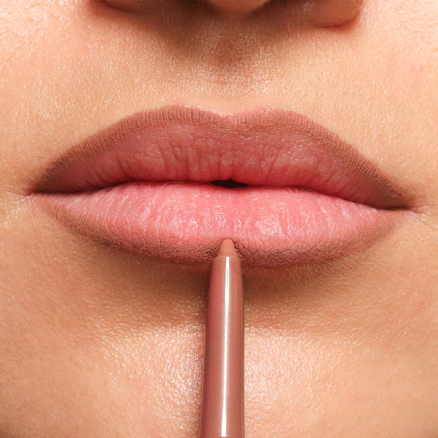 THE AUTOMATIC LIP PENCIL (DELINEADOR DE LABIOS)